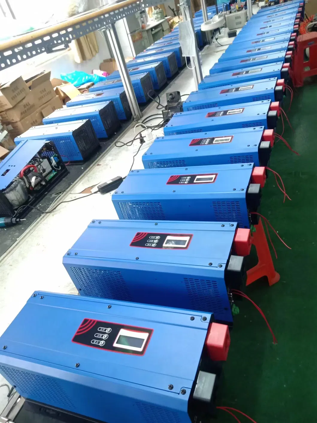 The Power Supply of The Inverter Charging All-in-One Machine Is Suitable for Various Inductive and Capacitive Loads, Such as Air Conditioners, etc.